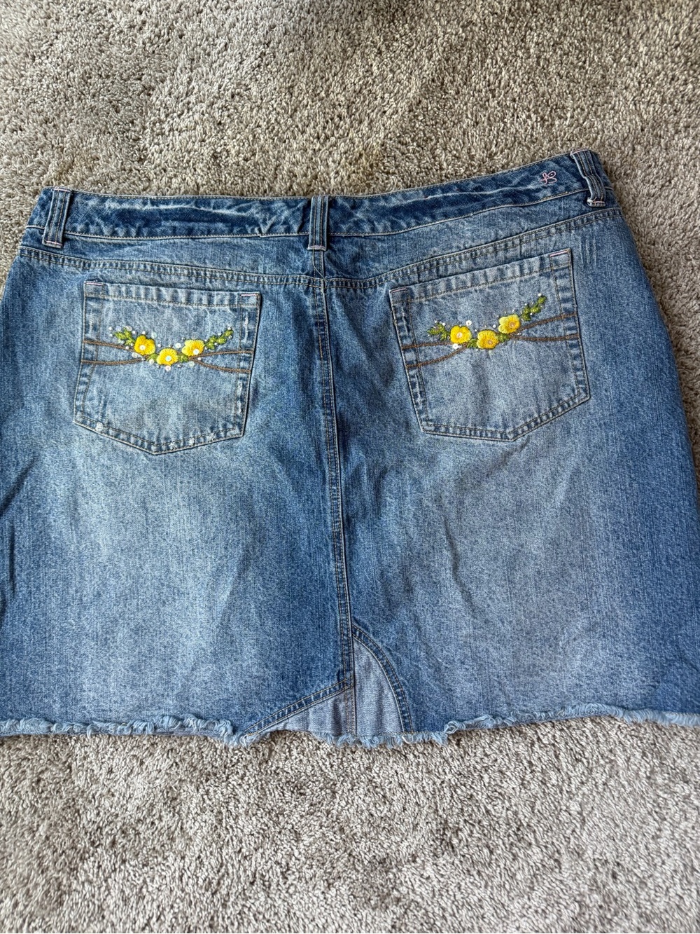 Jessica Simpson Washed Blue Denim Mini Skirt with Frayed Hem - Picture 2 of 6